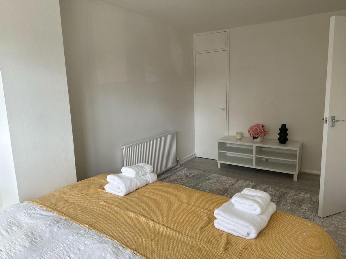 Cheerful Double Room For Single Use Лондон Экстерьер фото